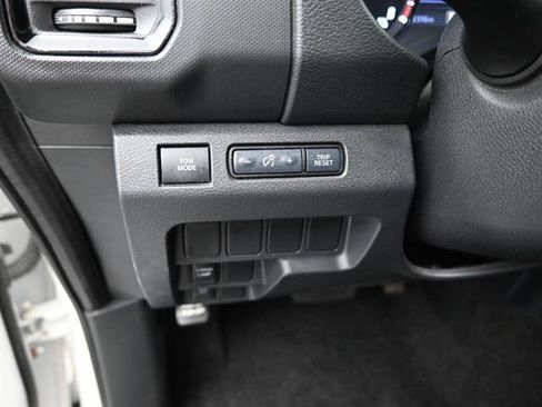 Used 2022 Nissan Frontier Pro-X image 9