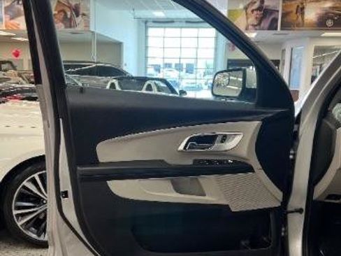 Used 2017 Chevrolet Equinox LT w/ Convenience Package FWD image 17