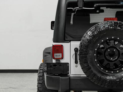 Used 2015 Jeep Wrangler Unlimited Rubicon w/ Connectivity Group AWD/4WD image 47