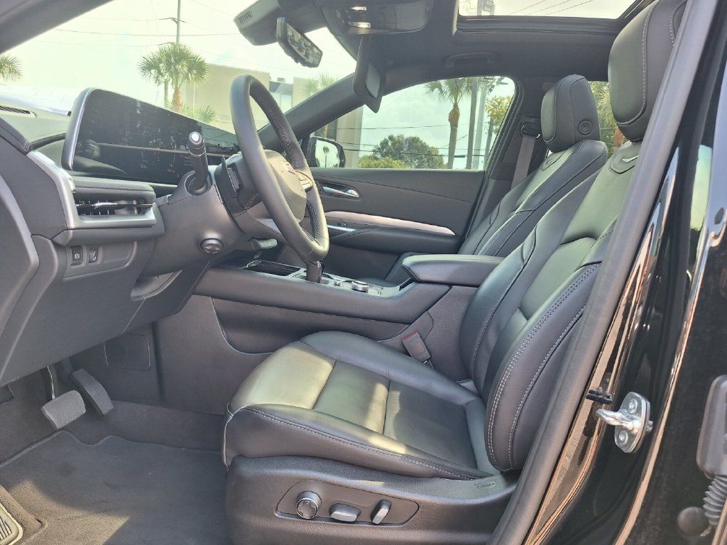 Certified 2025 Cadillac XT4 Premium Luxury w/ Technology Package FWD image 14