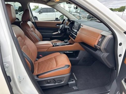 Used 2023 Nissan Pathfinder Platinum AWD/4WD image 29