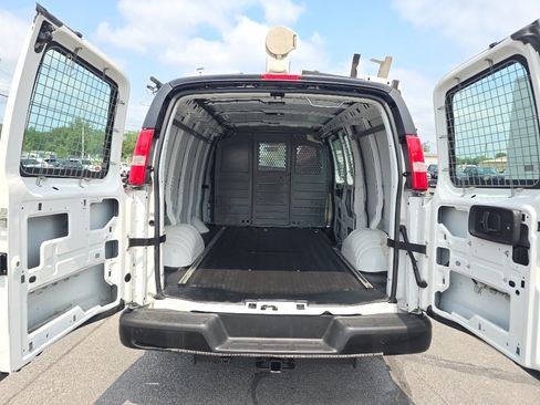 Used 2015 Chevrolet Express 2500 RWD image 10