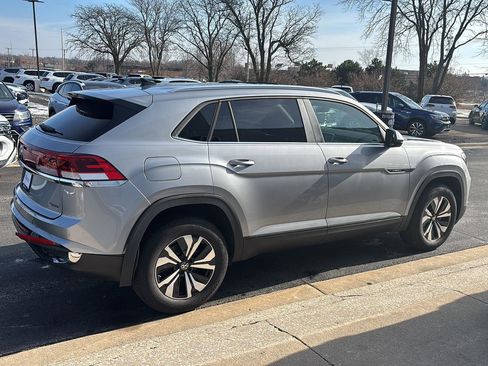 Used 2025 Volkswagen Atlas Cross Sport SE image 5