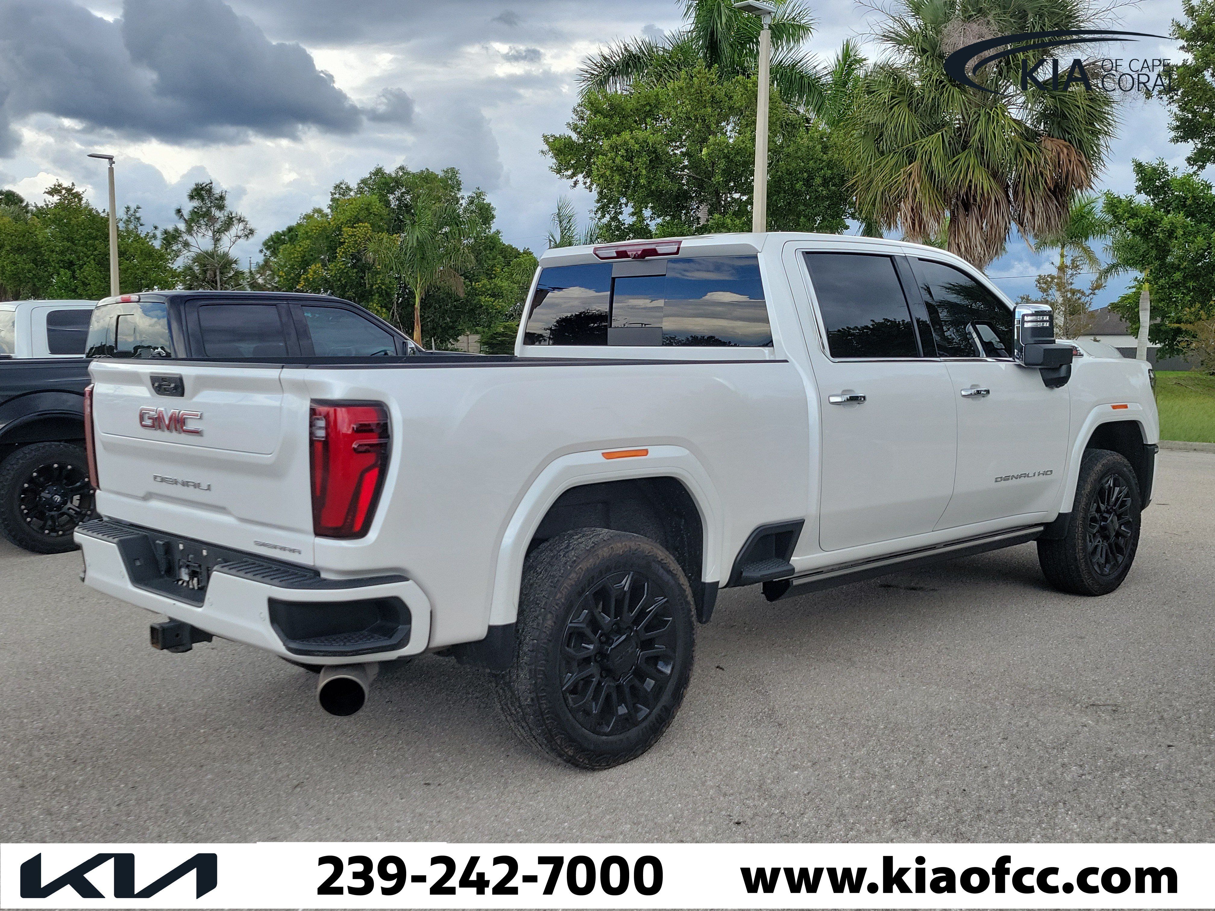 Used 2025 GMC Sierra 2500 Denali w/ Denali Reserve Package AWD/4WD image 6