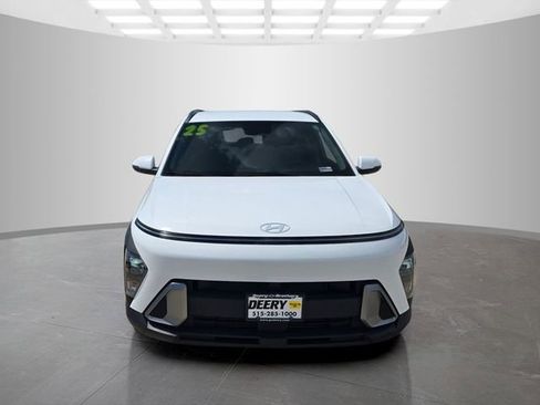 Used 2025 Hyundai Kona SEL FWD image 2