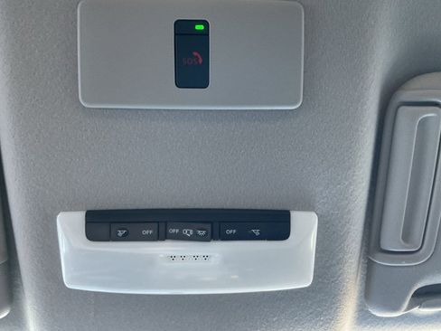 New 2025 Nissan Versa SR w/ Trunk Package image 26