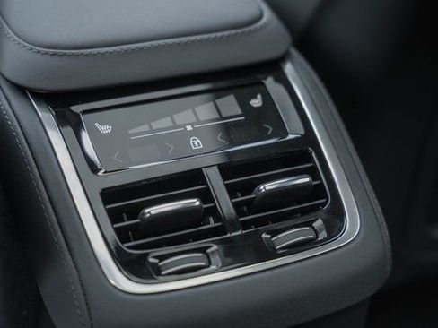 New 2026 Volvo XC90 B6 Ultra w/ Protection Package image 32