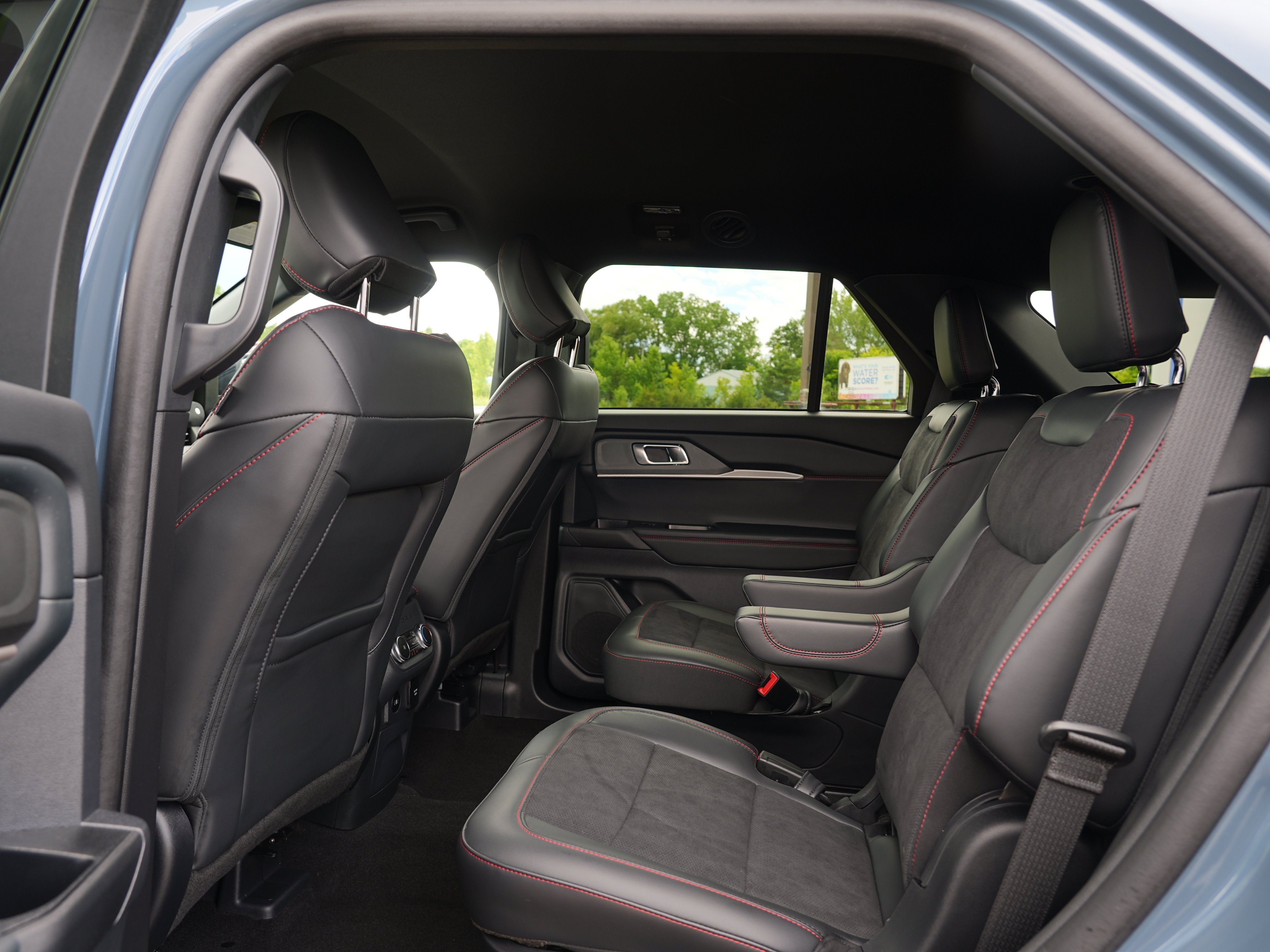 Used 2025 Ford Explorer ST AWD/4WD image 21