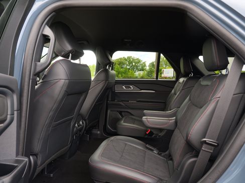 Used 2025 Ford Explorer ST AWD/4WD image 21