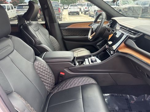 Used 2025 Jeep Grand Cherokee L Summit AWD/4WD image 32