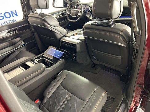 Used 2023 Jeep Grand Wagoneer Series III image 34