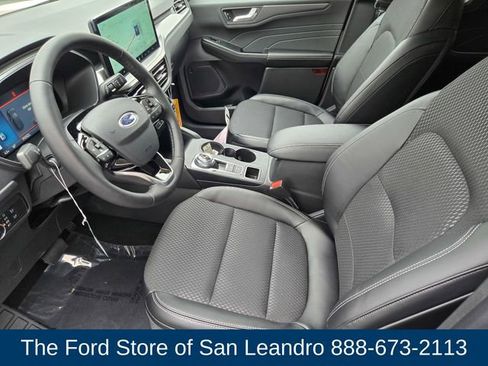 New 2025 Ford Escape SE image 16