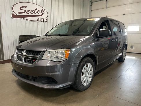 Used 2017 Dodge Grand Caravan SE w/ UConnect Hands-Free Group FWD image 2
