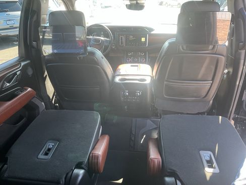 Used 2023 GMC Yukon Denali Ultimate AWD/4WD image 17