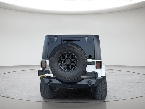 Used 2015 Jeep Wrangler Sahara w/ Connectivity Group AWD/4WD image 13
