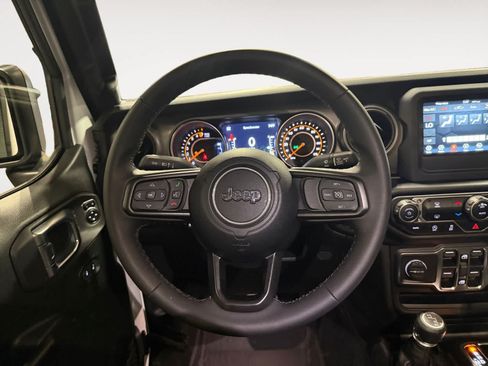 Used 2023 Jeep Gladiator Sport AWD/4WD image 13