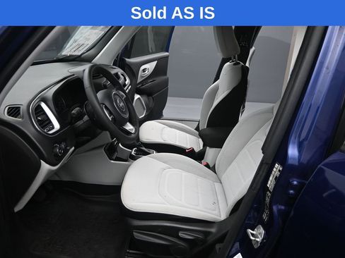Used 2018 Jeep Renegade Latitude FWD image 10