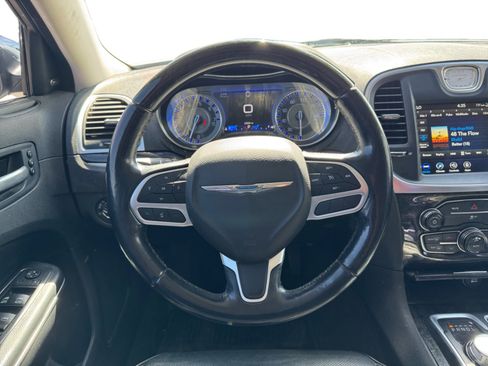 Used 2018 Chrysler 300 Limited image 13