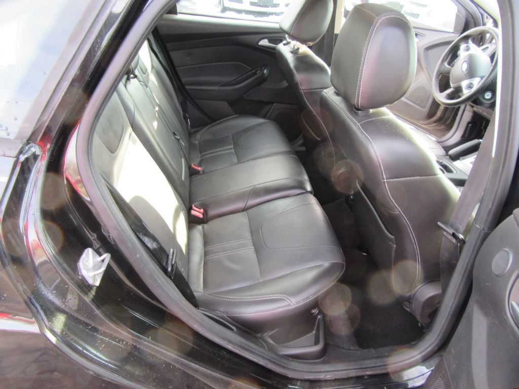 Used 2014 Ford Focus SE w/ Equipment Group 201A FWD image 11