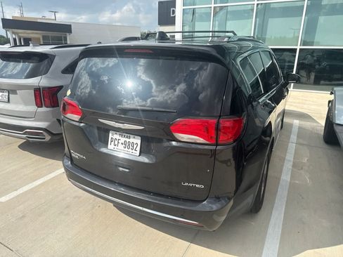 Used 2017 Chrysler Pacifica Limited FWD image 4