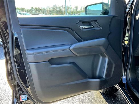 Used 2024 Chevrolet Colorado LT w/ LT Convenience Package image 19