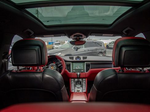 Used 2018 Porsche Macan GTS image 34