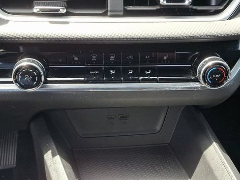 Used 2025 Chevrolet Equinox LT FWD image 15
