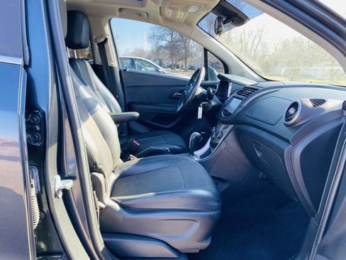 Used 2016 Chevrolet Trax LT w/ LT Sun and Sound Package image 17
