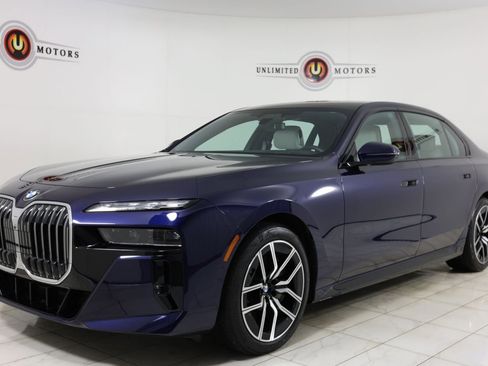 Used 2023 BMW 760i xDrive image 5