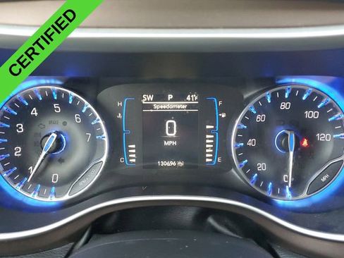 Used 2018 Chrysler Pacifica Touring-L image 12