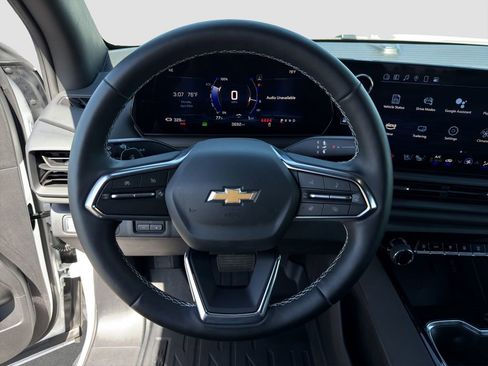 Used 2025 Chevrolet Silverado EV LT AWD/4WD image 10