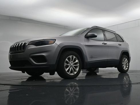 Used 2020 Jeep Cherokee Latitude FWD image 20