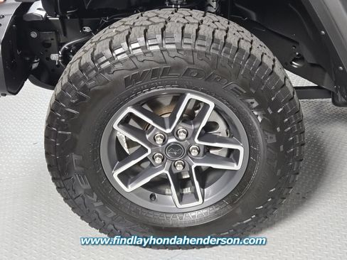 Used 2025 Jeep Gladiator Mojave AWD/4WD image 9