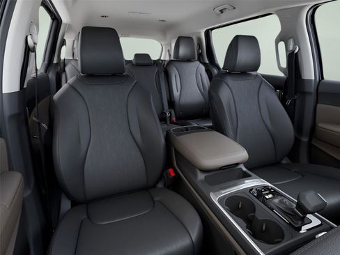 New 2026 Kia Carnival EX FWD image 15