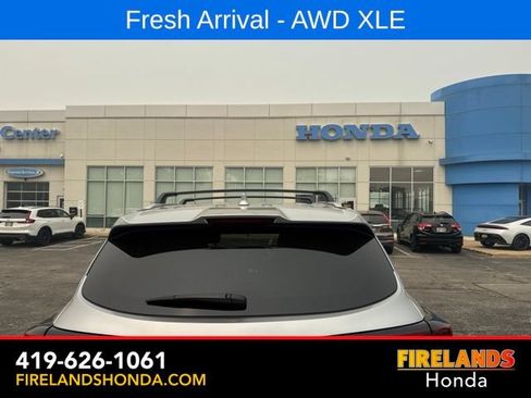Used 2024 Toyota Highlander XLE AWD/4WD image 5