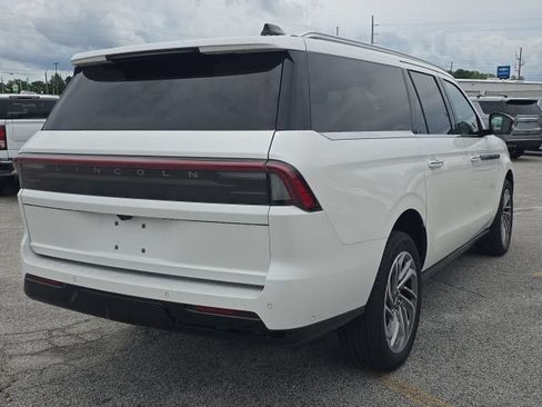 Used 2025 Lincoln Navigator L Reserve AWD/4WD image 5