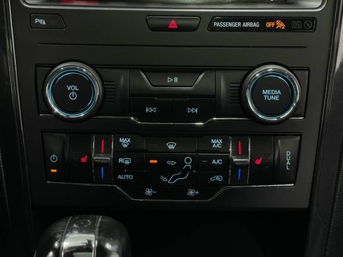 Used 2019 Ford Explorer XLT w/ Equipment Group 202A image 26