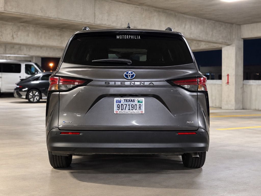 Used 2025 Toyota Sienna XLE FWD image 14
