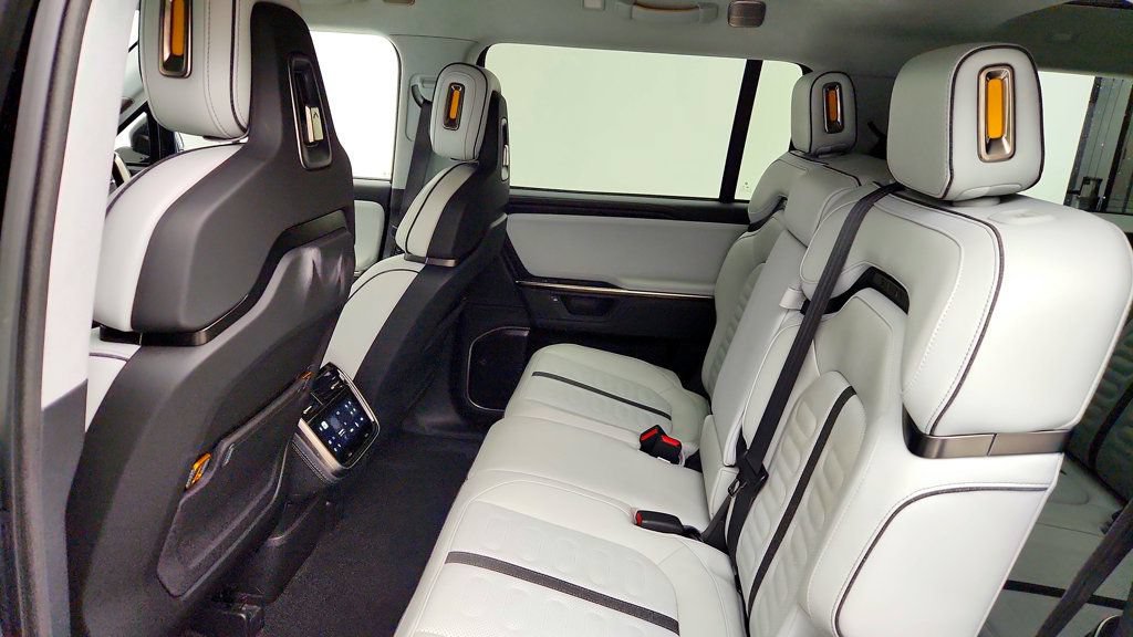 Used 2025 Rivian R1S Adventure Dual AWD/4WD image 20