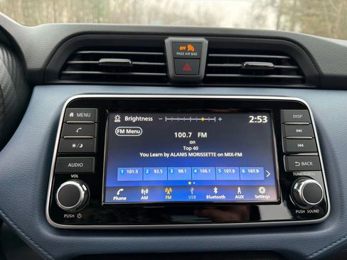 Used 2025 Nissan Versa SV image 37