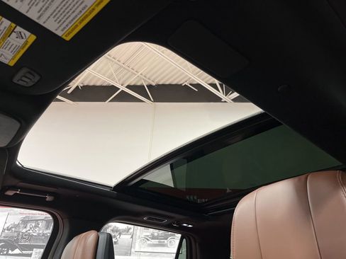 Used 2025 Lincoln Navigator L Reserve image 11