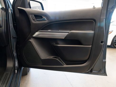 Used 2016 Chevrolet Colorado LT w/ LT Convenience Package RWD image 19