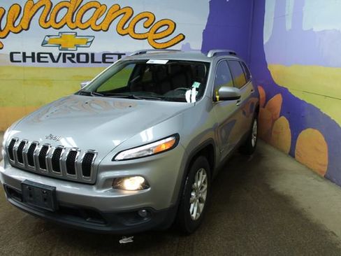 Used 2016 Jeep Cherokee Latitude w/ Comfort & Convenience Group image 4
