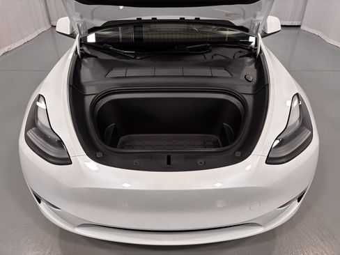 Used 2024 Tesla Model Y Long Range image 28