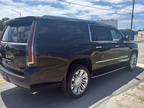 Used 2019 Cadillac Escalade ESV Luxury AWD/4WD image 4