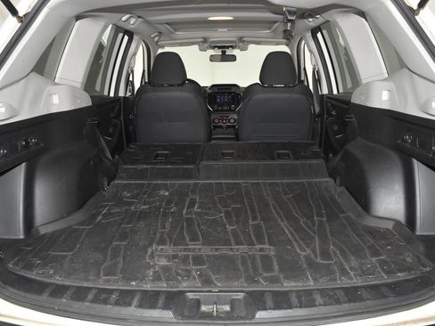 Used 2019 Subaru Forester Premium AWD/4WD image 32