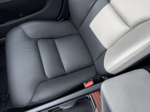 Certified 2025 Volvo V60 B5 Cross Country Plus image 32