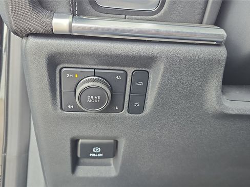 Used 2025 Ford Expedition Platinum AWD/4WD image 27