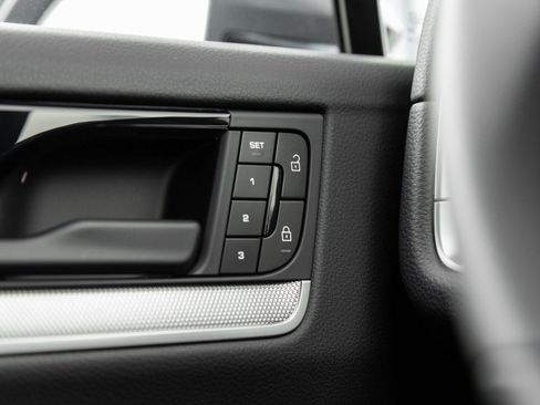 Certified 2026 Porsche Cayenne Coupe image 19