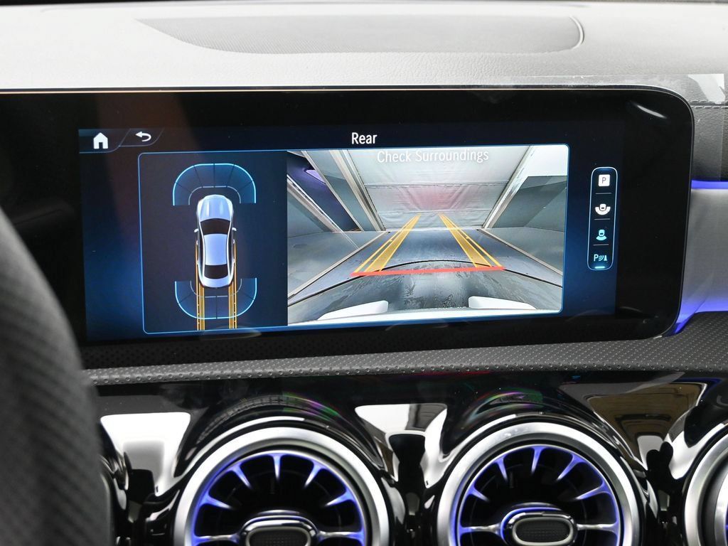 Used 2025 Mercedes-Benz CLA 250 4MATIC image 16